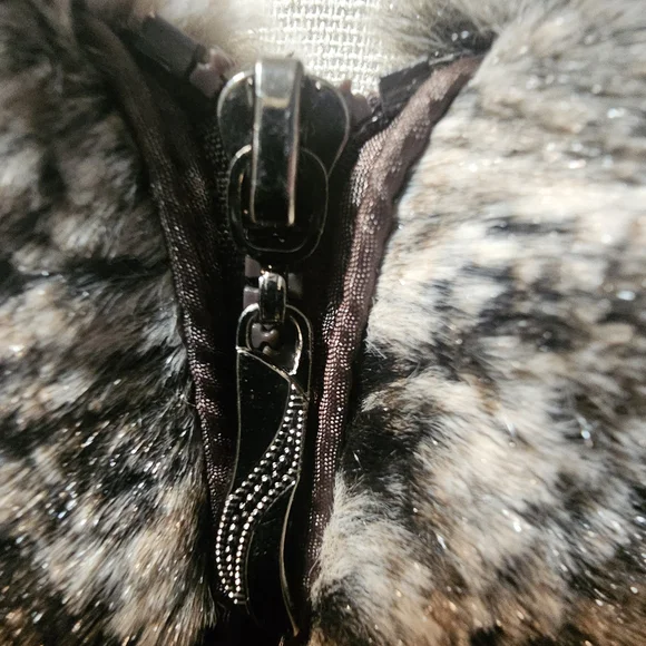 Elegant Faux Fur Women's Coat Poncho Style by ELENA WANG Size Medium - Picture 4 of 11